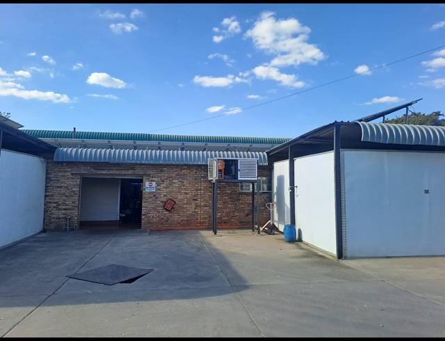 830M² BUSINESS FOR SALE IN OOS EINDE